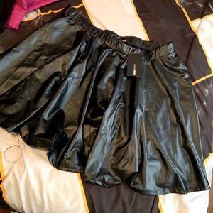 Plus size black ruffle skirt (3x)